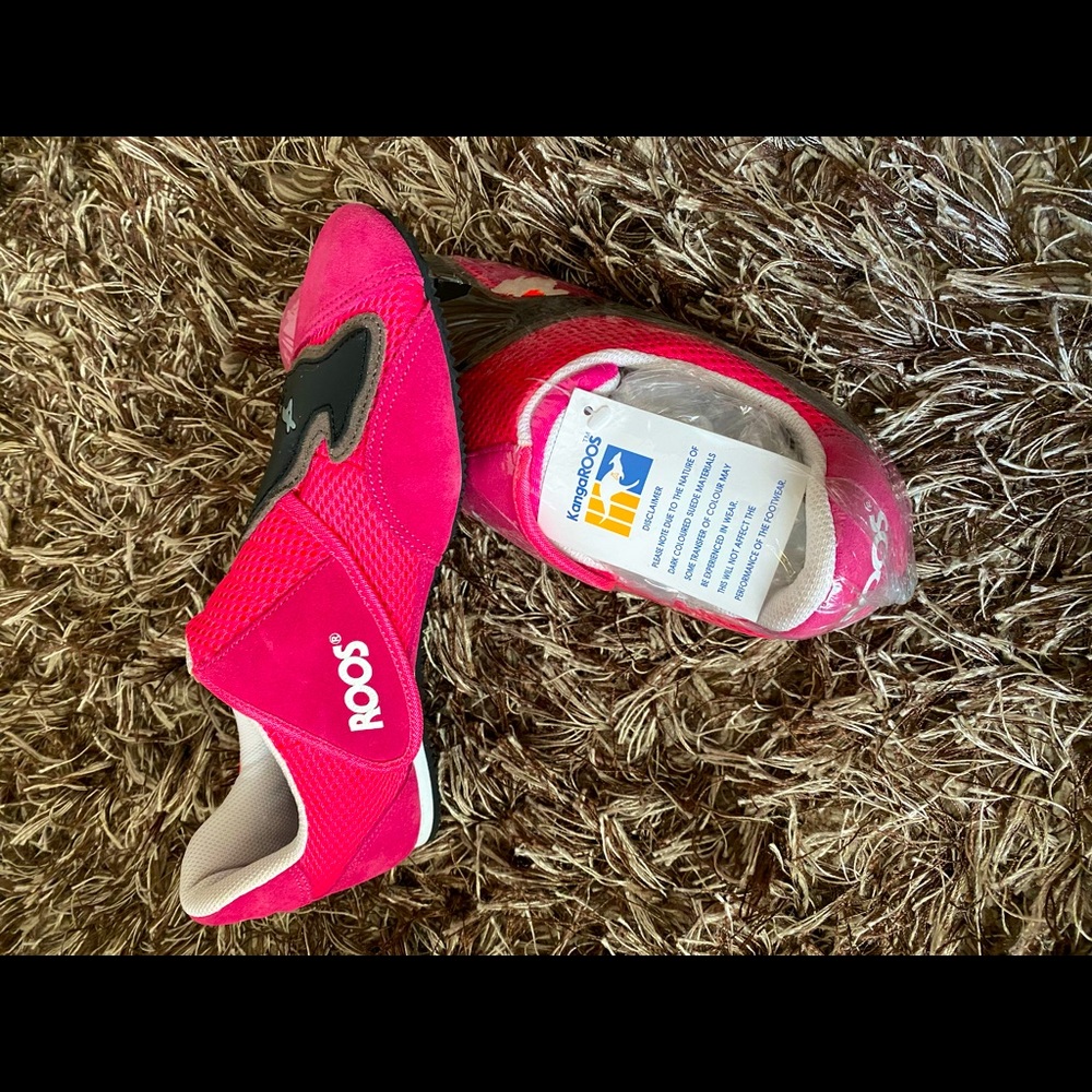 Kangaroos ladies sneakers. Very comfortable and easy to go sneaks.